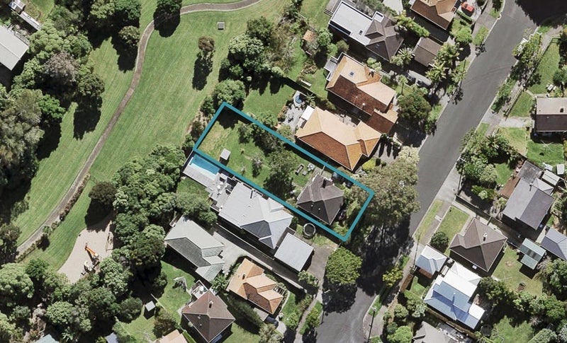 18 Kanuka Street, Point Chevalier, Auckland - Carousel 1