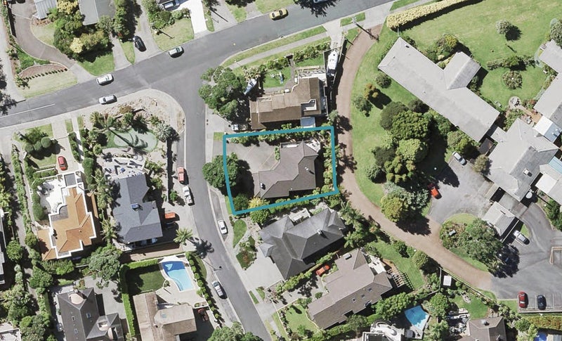 4 Centennial Place, Campbells Bay, Auckland - Carousel 1
