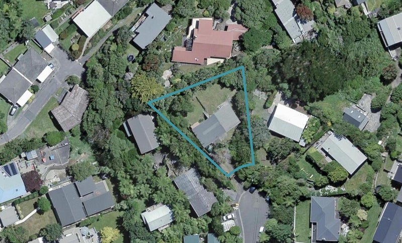 11 Bourbon Terrace, Karori, Wellington - Carousel 1