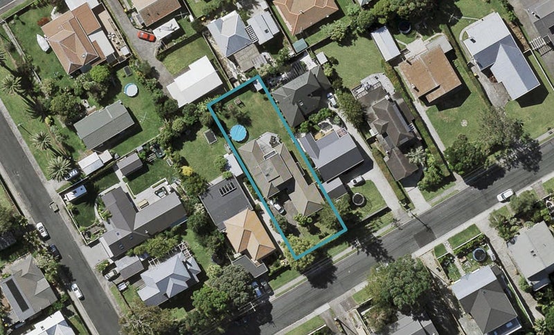 74 Norwood Road, Bayswater, Auckland - Carousel 1