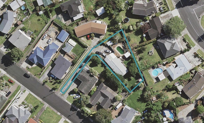 18 Lynmore Drive, Hillpark, Auckland - Carousel 1