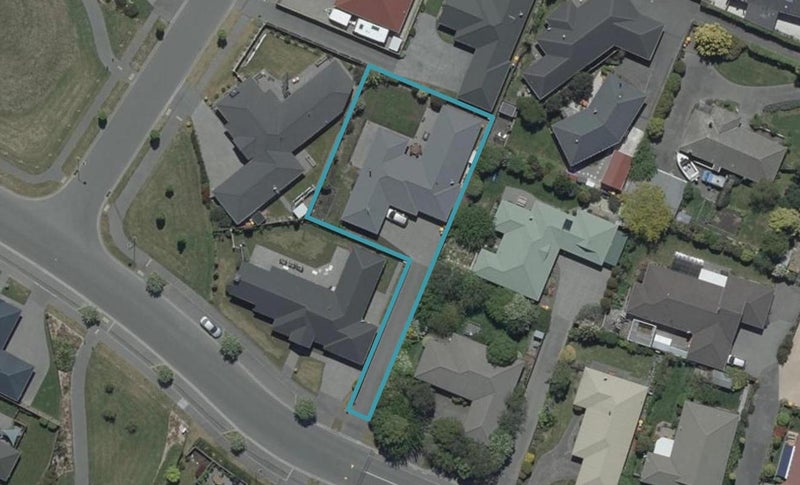 8 Neathwest Avenue, Broomfield, Christchurch - Carousel 1