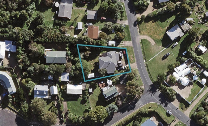 493 Sea View Road, Onetangi, Waiheke Island - Carousel 1