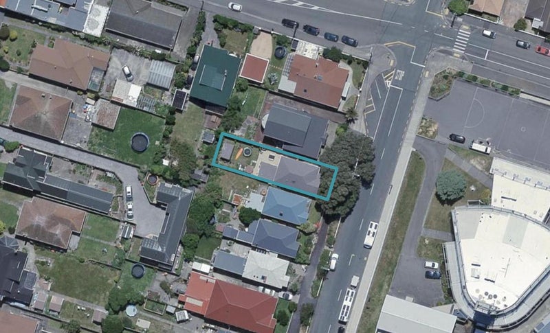 162 Clyde Street, Island Bay, Wellington - Carousel 1