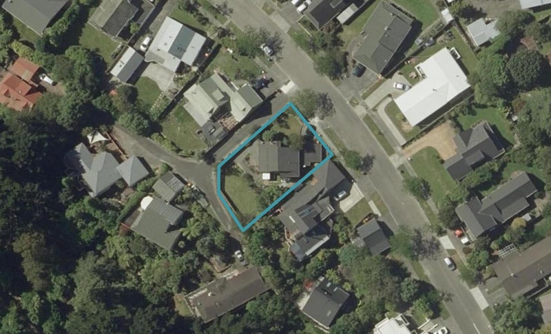 11 Heathcote Place, Fitzherbert, Palmerston North - Carousel 1