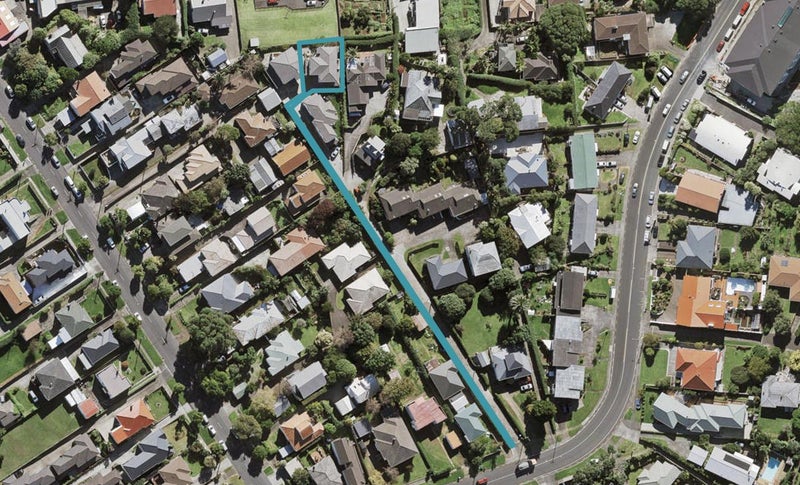 8E Warren Avenue, Three Kings, Auckland - Carousel 1