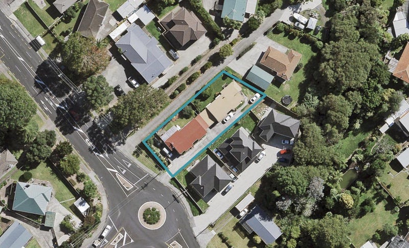 2/255 Swanson Road, Henderson, Auckland - Carousel 1