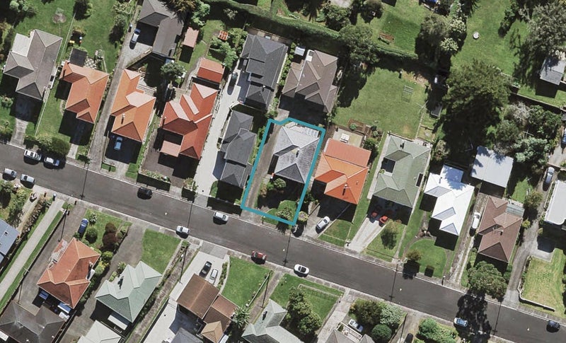 15 Britton Avenue, Mount Roskill, Auckland - Carousel 1
