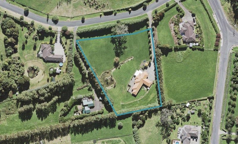 7 Terry Smyth Drive, Kumeū - Carousel 1