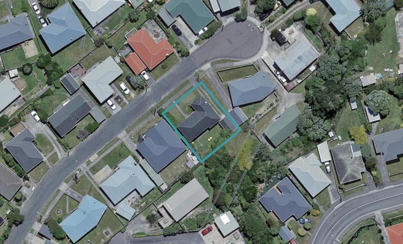 10 Griffiths Grove, Newlands, Wellington - Carousel 1