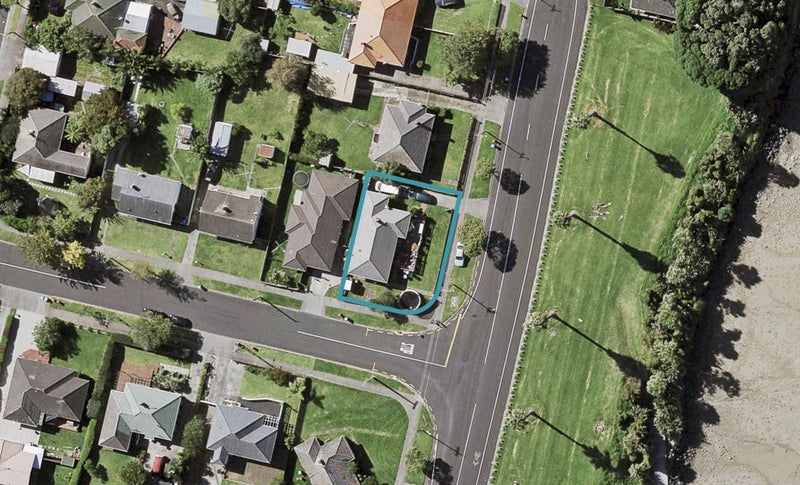 177 Riverside Avenue, Point England, Auckland - Carousel 1