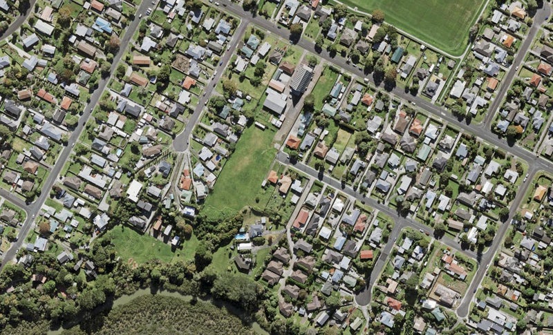 28 Waione Avenue, Te Atatu Peninsula, Auckland - Carousel 1