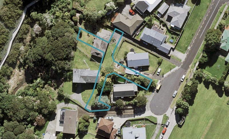 6 Pahekoheko Place, Te Atatu Peninsula, Auckland - Carousel 1