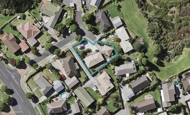 7 Nedlands Place, Burswood, Auckland - Carousel 1