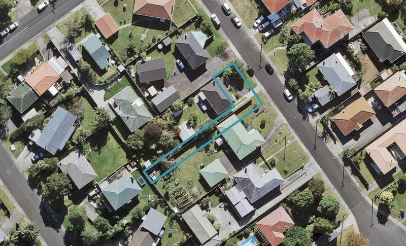 5D Poto Street, Te Atatu South, Auckland - Carousel 1