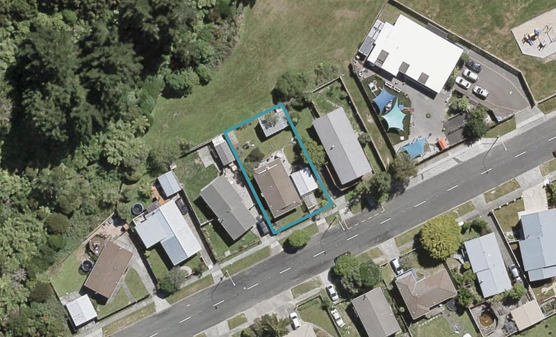 174 Holborn Drive, Stokes Valley, Lower Hutt - Carousel 1