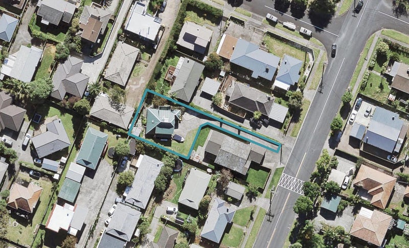 62A Lynwood Road, New Lynn, Auckland - Carousel 1