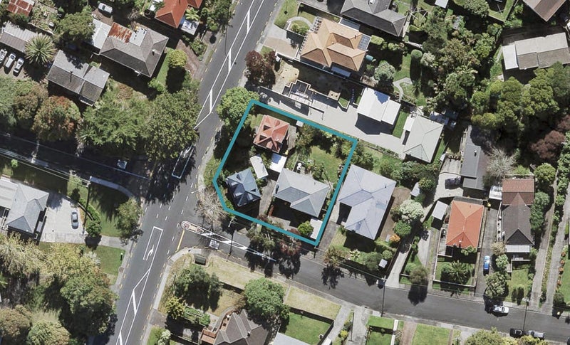 2/2 Alma Street, Te Atatu South, Auckland - Carousel 1