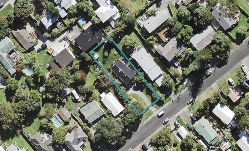 9 Neptune Avenue, Beach Haven, Auckland - Carousel 1