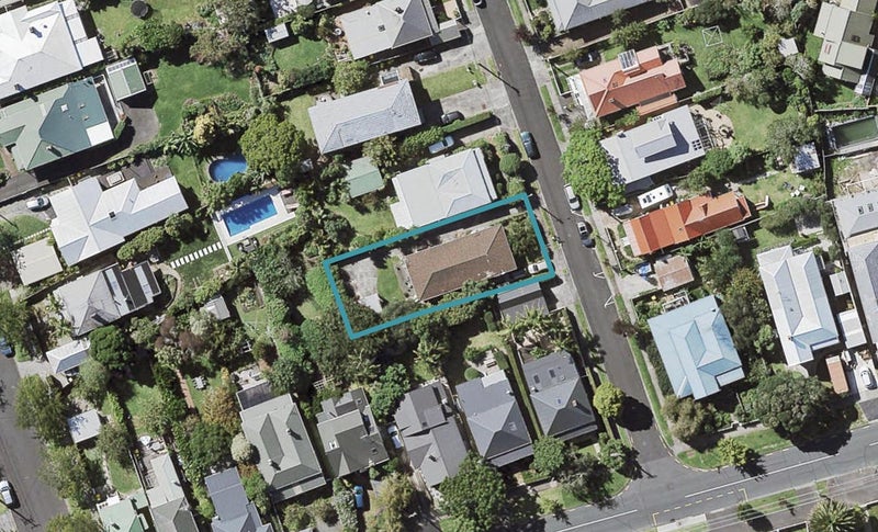 2/1 Cambria Road, Devonport, Auckland - Carousel 1