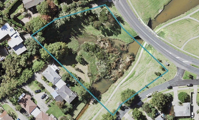 82 Glencoe Road, Browns Bay, Auckland - Carousel 1