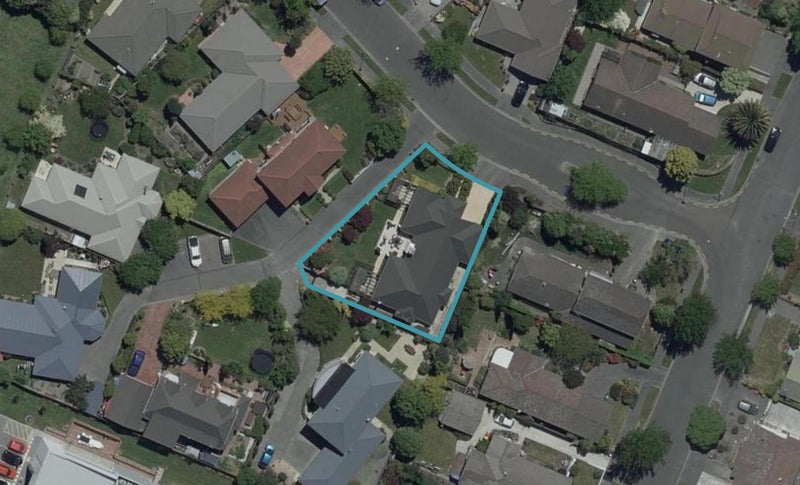 3 Chesterfield Mews, Russley, Christchurch - Carousel 1