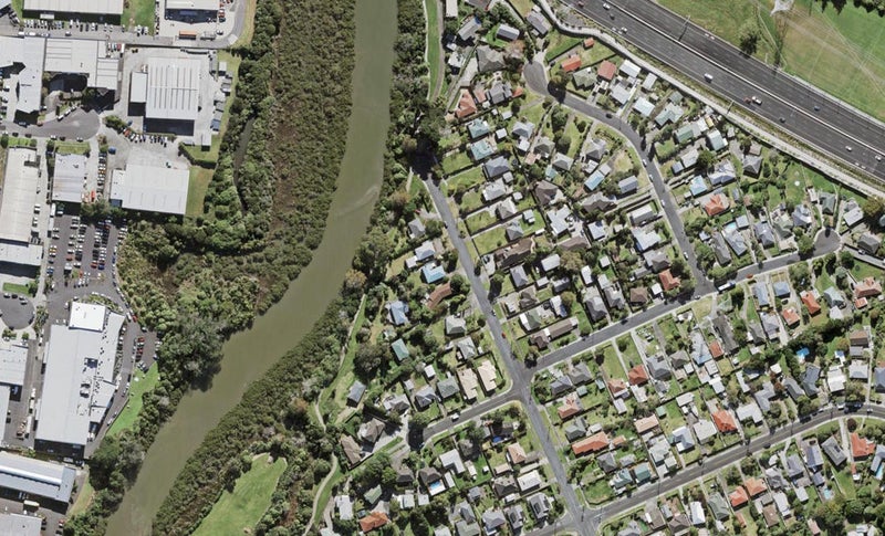 122 Flanshaw Road, Te Atatu South, Auckland - Carousel 1