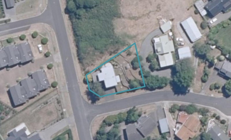 1 Bernard Street, Two Mile Bay, Taupo - Carousel 1