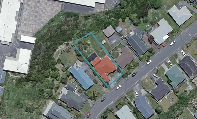 32A Bancroft Terrace, Newlands, Wellington - Carousel 1