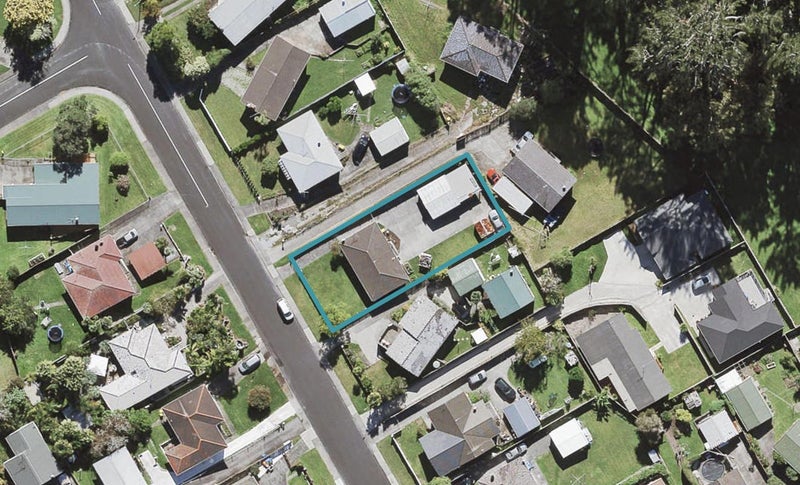 21 Thornlow Street, Glendene, Auckland - Carousel 1