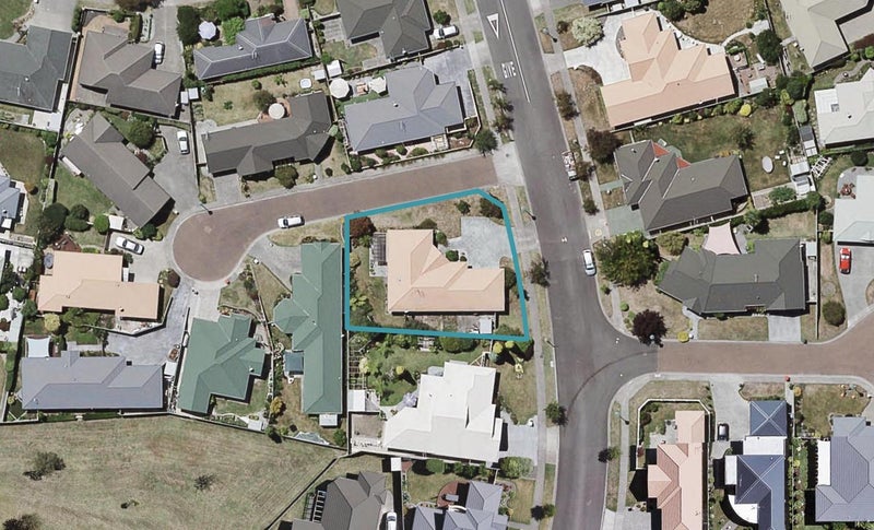 58 Kensington Drive, Taradale, Napier - Carousel 1