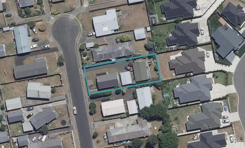 12 Leslie Place, Deanwell, Hamilton - Carousel 1