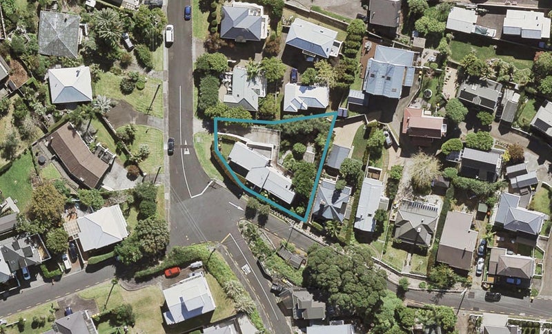 4 Beach Road, Northcote Point, Auckland - Carousel 1