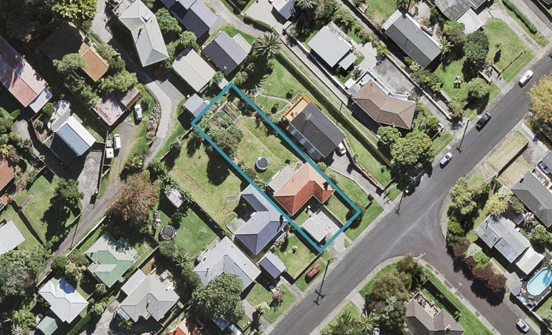 8 Ranch Avenue, Beach Haven, Auckland - Carousel 1