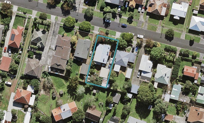 8 Hazelmere Road, Sandringham, Auckland - Carousel 1