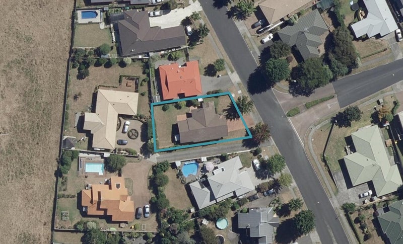 242 Grandview Road, Western Heights, Hamilton - Carousel 1