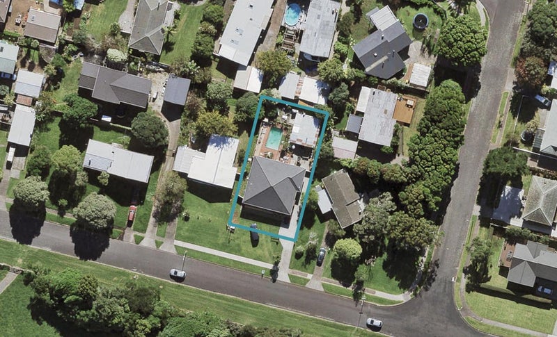 52 Ambury Road, Mangere Bridge, Auckland - Carousel 1