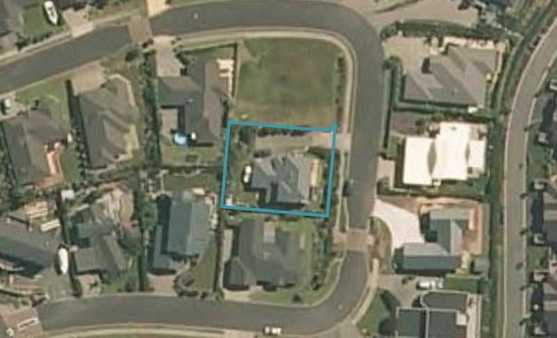12 The Ritz, Orewa, Orewa - Carousel 1
