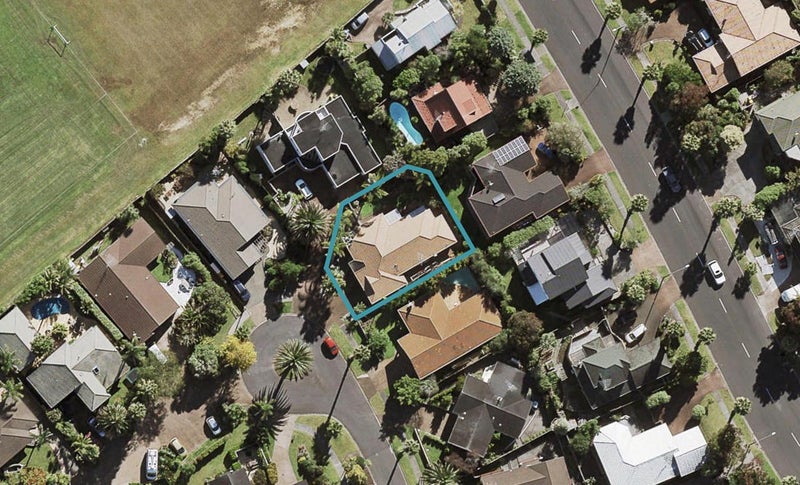19 St Lucia Place, Unsworth Heights, Auckland - Carousel 1