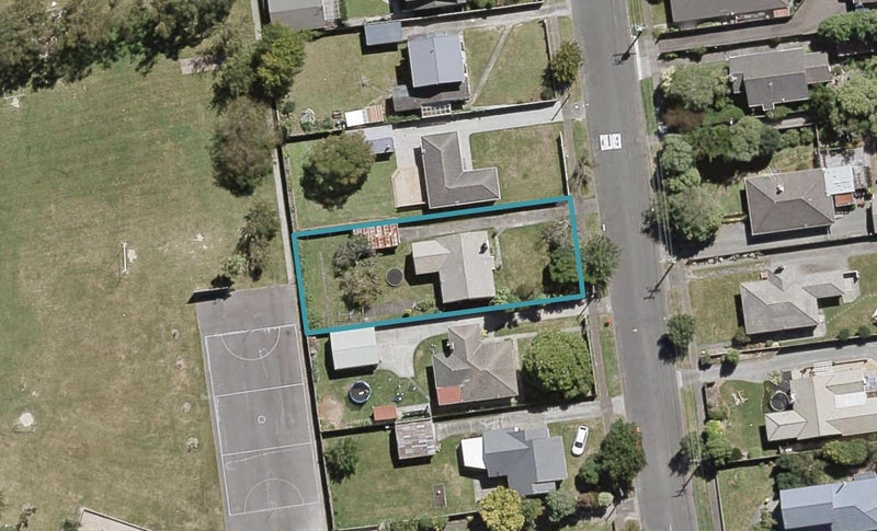 44 Fraser Crescent, Elderslea, Upper Hutt - Carousel 1