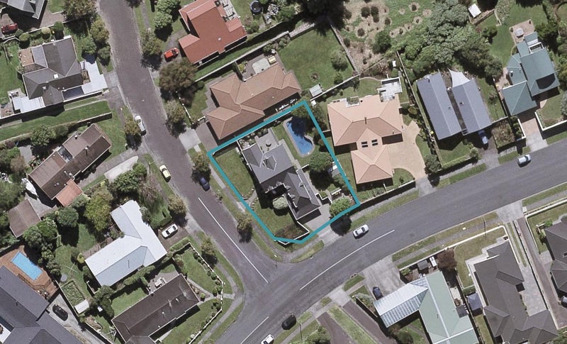 2 Elder Grove, Whalers Gate, New Plymouth - Carousel 1