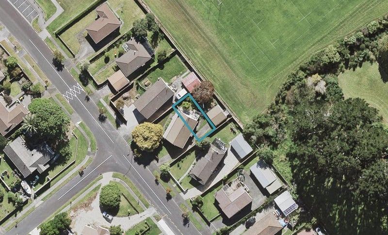 15C Granville Drive, Massey, Auckland - Carousel 1