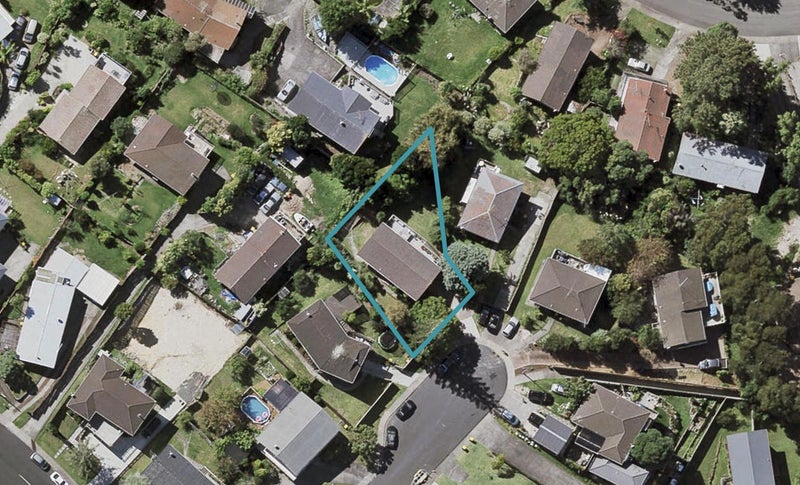 8 Erica Road, Sunnynook, Auckland - Carousel 1