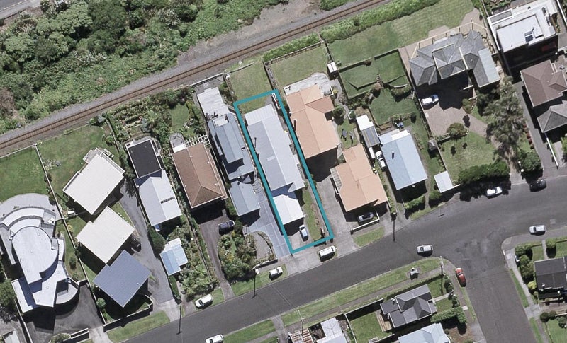 6 Roy Terrace, Moturoa, New Plymouth - Carousel 1