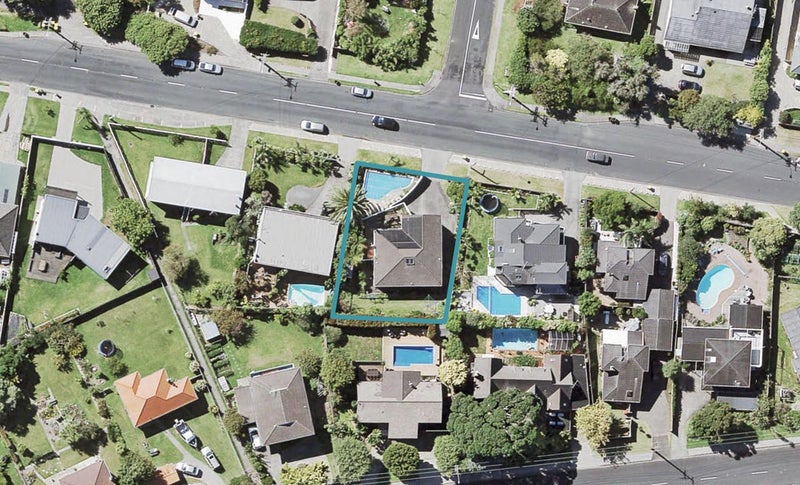 556A Beach Road, Rothesay Bay, Auckland - Carousel 1