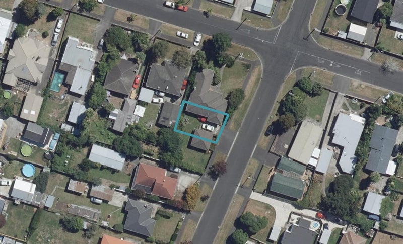 1/16 Irvine Street, Frankton, Hamilton - Carousel 1
