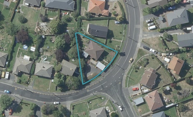 13 Edinburgh Street, Green Island, Dunedin - Carousel 1