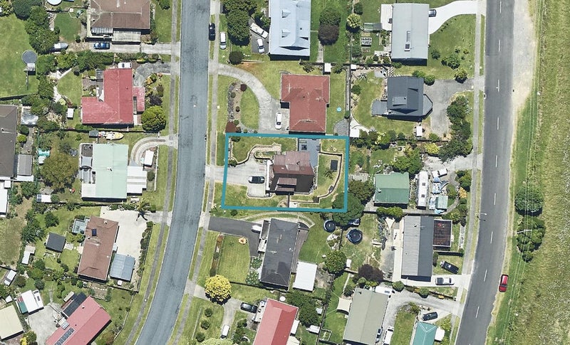 12 Flinders Place, Welcome Bay, Tauranga - Carousel 1