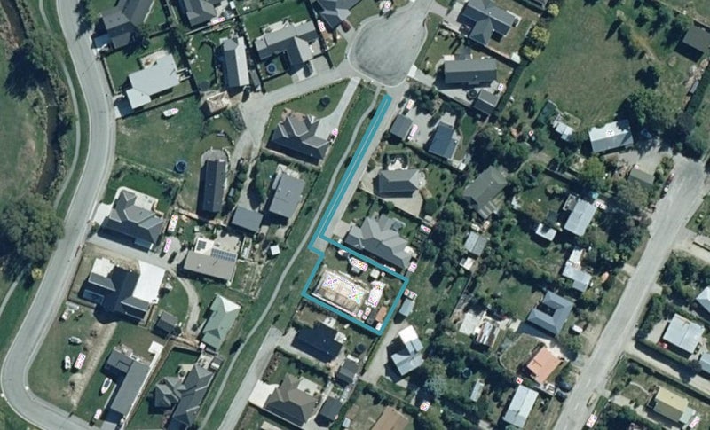 13 Criffel Place, Luggate, Wānaka - Carousel 1