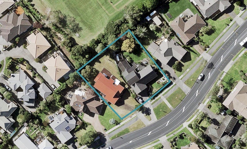 1/19 Meadowland Drive, Somerville, Auckland - Carousel 1